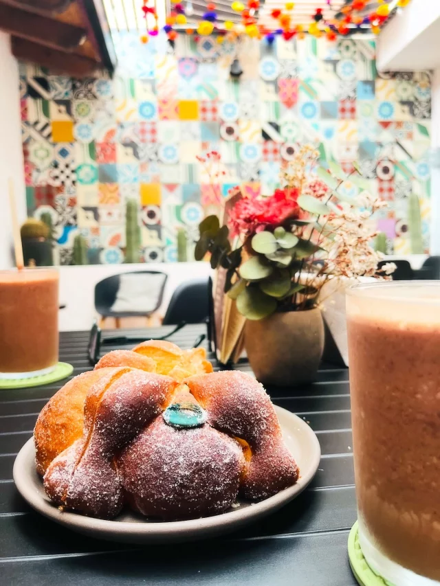 Gracias por la comida taaaaaan mega deli de mi viaje mexa 😍🍽️ Qué fortuna tan grande es poder llevarse a la boca tantos sabores ricos… ¡Gracias, vida!

Ojalá que nunca nos falte una comida que nos apapache el alma y nos haga sonreír. Porque comer también es celebrar, agradecer y compartir.

Gracias, México, por tanto sabor, tanta sazón y tanto corazón en cada platito. 🇲🇽💛

Bonito día, con pancita contenta 😋
.
.
.
#alto_voltaje_emocional #méxico #comidadeli #blogpersonal #tacos