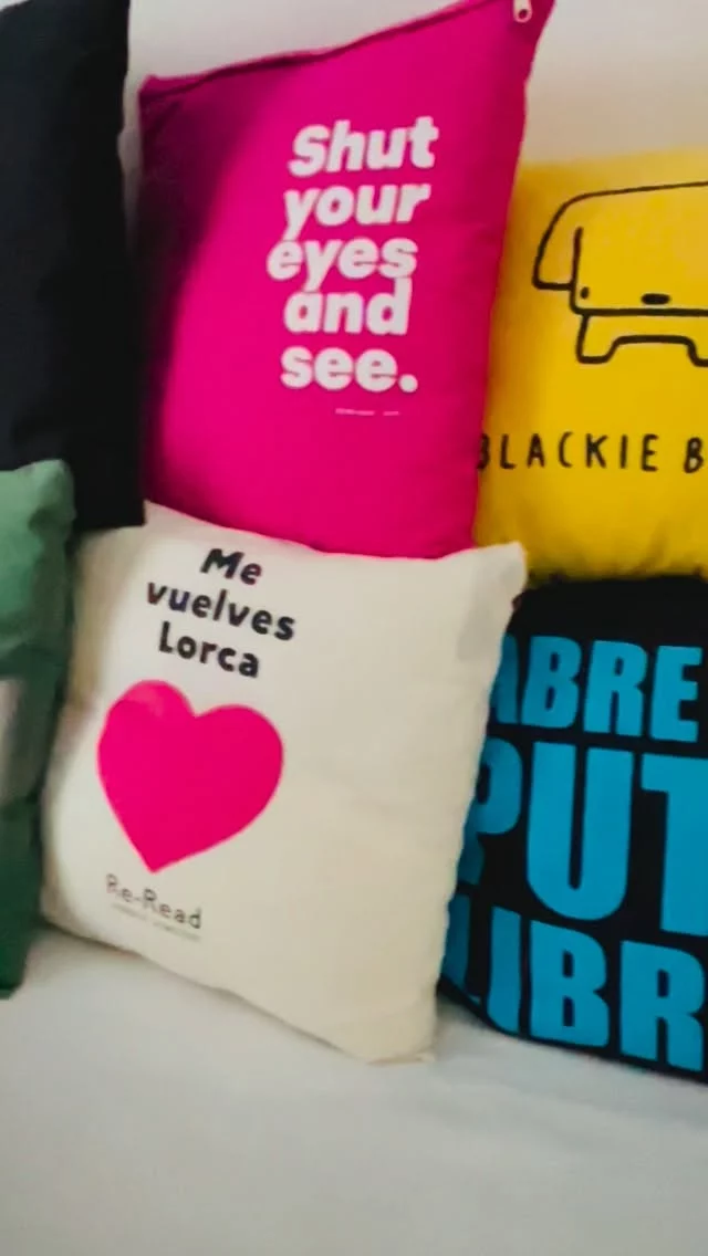 Las compritas de segunda mano de este mes 📚
Ahora soy oficialmente cazadora de libros en Wallapop y no puedo parar 🫣
La experiencia ha sido hermosa, porque además de libros baratitos, me he topado con gente lindísima 💛
Una adicción más pa’ la colección… y no pienso curarme jiji 😌📖
.
#alto_voltaje_emocional #wallapop #librossegundamano #recomiendoleer #bookstagram