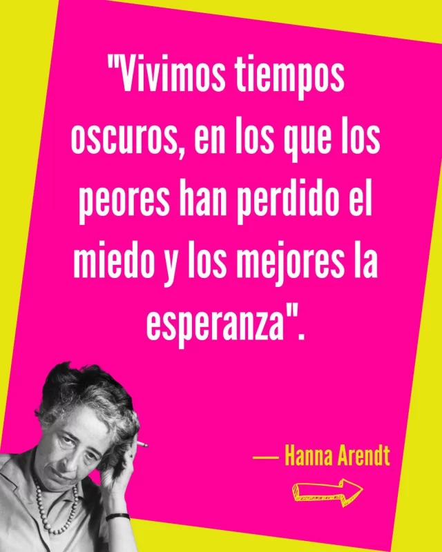 🥹Así, tal cual…

Hoy inicio la semana con el corazón destrozado. Se me fue fragmentando al ver tanta catástrofe con las lluvias; aun así, tenía la esperanza de que todo saldría bien… pero ver la maldad humana me rompe por dentro. 🇲🇽Es desolador saber que mis seres queridos no pueden salir de sus casas, que escuchan y sienten ese nivel de violencia.

Tengo terror de no volver a saber de ellos. Tengo pánico de que el mal se cruce en sus caminos. Nunca había deseado tanto que la noche pase rápido, que amanezca y me digan que siguen vivos.

Me destroza el alma ver a tanta juventud, a mujeres y hombres encapuchados quemándolo todo, disparando sin piedad, robándose la vida. Ayer vi a una chica presumir que pertenecía a una de esas bandas, orgullosa de decir que gracias a eso pudo pagar sus cirugías. Y ahí… algo dentro de mí se quebró.

Quiero creer que aún existe bondad. Quiero creer que la vida todavía puede abrazarnos.

Si existe un Dios, si la vida aún nos quiere tantito, por favor, que tengan piedad… y que esto pare.
.
.
#alto_voltaje_emocional #hannaarendt