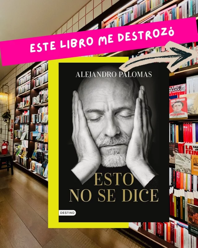 ✍🏽🥹Hay libros a los que siento que yo nunca llegaría, o no me atrevería a leer, si no fuera por una recomendación. Este es uno de esos casos. Creo que solo me animé a leerlo por el compromiso con la persona que lo propuso. No es el tipo de libro que disfruto leer, pero sí es uno de los que más reflexiones me han dejado.

Tal vez soy cobarde, pero me cuesta mucho leer historias sobre violencia contra los niños. Cuando es ficción, de algún modo me protejo pensando que no es real. Pero cuando el relato es autobiográfico, ahí se me rompen todos los caparazones. Y este libro lo es. Aquí, Alejandro Palomas cuenta el abus0 que sufrió por parte de un cura.

La historia es realmente desgarradora. Hubo momentos en los que me pregunté si valía la pena seguir leyendo, no quería saber más; no quería leer tantos detalles. Pero al terminarlo y darme tiempo para procesarlo, entendí lo valioso que es que él haya podido contarlo. Hay realidades que ni siquiera somos capaces de imaginar hasta que alguien tiene la valentía de nombrarlas. Y eso duele, pero también sensibiliza. Nos conecta con el dolor ajeno y nos hace más humanos.

Acabé muy mal después de esta lectura. Estaba furiosa con ese hombre que se aprovechó de él y también con los adultos que no lo protegieron. Pero, al mismo tiempo, sentí una profunda admiración por Alejandro, por su valentía y por el amor tan inmenso que siente por su madre. Solo imaginar el proceso de escribir este libro me llena los ojos de lágrimas.

No fue un libro que disfruté, y no es un libro que volvería a leer, pero sí es un libro necesario. Porque, tristemente, seguimos viviendo en un mundo donde muchos niños sufren abus0s, y como adultos tenemos la responsabilidad de mirar, de escuchar y de proteger.

Leer este libro me recordó la importancia de no callar, de creer y de cuidar.

Mil gracias por leerme. 🫶🏽
.
.
#alto_voltaje_emocional #libros #bookstagram #alejandropalomas #destinoeditorial