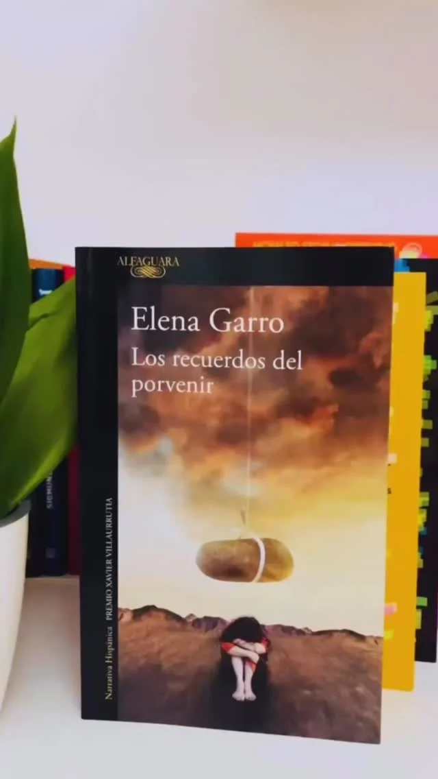 Top lecturas | Enero a marzo 2026 🫀📖

Si tuviera que quedarme con algunos libros de este inicio de año… serían estos 💛

Este primer trimestre lector ha sido muy enriquecedor.
Llevo 25 libros… y no, no es competencia 😉

Porque la vida lectora también es así:
libros que amas…
y otros que te dejan como ñeh 😅

Y también se vale.

Pero hoy quiero compartir los que sí:
los que me retaron,
los que me abrazaron,
los que me sacaron hartas lágrimas,.
los que quiero volver a leer…

Esos libros que se quedan contigo incluso después de cerrar la última página…
los que necesitas recomendar sí o sí 🫶🏽

Gracias, marzo, por tanto.
Abril… estamos listos para ti 📖
.
.
#alto_voltaje_emocional #libros #bookstagram #alfaguara #librosfavoritos