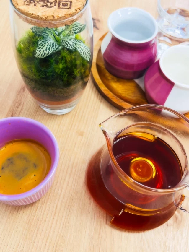 Resumen de mi semana: feliz con todo eso que amo😍

Harto cafelito ☕ (obvio)
Mis plantitas dándolo todo 🌿
Libritos que abrazan 📚
Una tarde preciosa escuchando poesía con Piedad Bonnett ✍🏽
Comidita deli que alegró el alma 🤤
Y paseítos con mi humanito 💛

Todo bonito y muy disfrutado 🙌🏽

Lo chulo de la vida está justo ahí:
en lo cotidiano, en lo simple… en lo que sí tenemos 🫶🏽

Que mañana empecemos una semana rete chula,
con cafelito, risitas y mucha calma ☕💛
.

#alto_voltaje_emocional #coffelover #blogpersonal #bookstagrammer #malaga