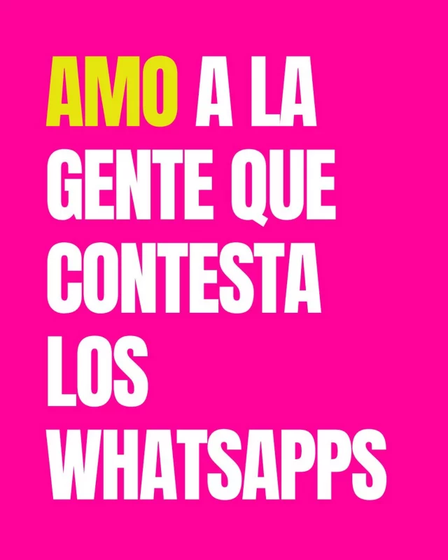 AMO A LA GENTE QUE CONTESTA LOS WHATSAPPS

A esta edad, una de las cosas que más valoro es la gente que sí cuida los vínculos… incluso por WhatsApp 🫠📱🫀

Y sí, lo voy a decir aunque suene absurdamente intenso:
amo a la gente que contesta los mensajes.

En mi etapa de alto voltaje emocional en la que ando, mi listón para las amistades es muy claro: quiero gente que cultive el vínculo. Que cuando le escribes, te contesta. No de inmediato — entiendo que todos andamos en mil cosas —, pero que contesta.

Porque mantener una amistad también implica compromiso.
Implica tiempo.
Implica ganas.

Y en este mundo donde todos vivimos diciendo que estamos “ocupadísimos”, contestar un mensaje también puede ser una forma de decir: “me importas”.

Yo soy de las que no se van a la cama sin contestar un mensaje o, al menos, sin avisar que se tardará. No porque sea perfecta — soy intensísima y lo sé —, sino porque me parece básico. Cortesía. Respeto al otro.

Tengo un amigo con un trabajo brutalmente demandante que nunca, nunca, me ha dejado en visto. Y cada vez que me escribe me da una ternura enorme, porque siempre empieza igual: “Hola, Lucero.” Así, con nombre. Con saludo. Con intención.

Eso es elegancia. De la de verdad.

Y tengo un grupo de mujeres maravillosas en una zona horaria distinta que, aunque están ocupadísimas, siempre están ahí. Porque saben — sabemos — que las relaciones a distancia se vuelven líquidas si no les ponemos intención. Y que el WhatsApp, usado con cariño, es un hilo que sostiene.

Venga, necesitamos presencia real dentro de lo virtual; retomemos la cortesía y cultivemos el vínculo si es algo que nos interesa…

Así que si estás leyendo esto y somos de las que se contestan: 
gracias. De verdad. 🫶🏽

¿Seré la única intensa? 🤔😎🫢🫣
.
.
#alto_voltaje_emocional #confesiones #blogpersonal #2026