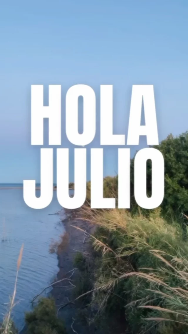 Hola, julio. 🌊☀️

El verano ya llegó con todo: el calor está a tope y los turistas también. 🤭

Pero, incluso en medio del bullicio, el mar siempre encuentra la manera de recordarme que también existe la calma.

Venga, julio, trátanos bonito. Aquí y en todos los rincones del mundo. 💙

Que no nos falten los momentos de paz, las personas bonitas y las ganas de seguir disfrutando de esta aventura humana.

Feliz inicio de mes.

#alto_voltaje_emocional #2026 #españa #julio #sotogrande