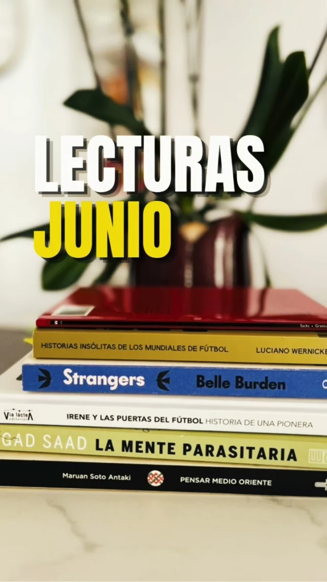 Confesión lectora: este mes sentí que leí más despacio. 📚🤭

Tenía planeado terminar varios libros más, pero hubo un par que me obligaron a bajar el ritmo. De esos que no se pueden leer con prisa porque te piden pensar, cuestionarte y dejar reposar las ideas.

Aquí están mis lecturas de junio. Me sigue pareciendo un privilegio enorme tener tiempo, energía y una biblioteca en casa a la que siempre puedo volver para reencontrarme con tantas joyitas.

¿Cuál fue el libro que más les movió este mes? 🫶🏽📚
.
.
.

#alto_voltaje_emocional #libros #recomiendoleer #bookstagram #blogpersonal