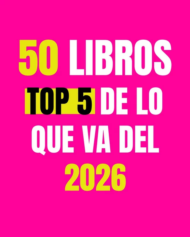 Mitad de año… y qué bonito detenerse un momento a mirar el camino recorrido. 📚🤍

A principios de año me propuse leer, al menos, 43 libros. 
Hoy me hace mucha ilusión haber alcanzado esa meta, pero no por el número.

No se trata de cantidad. Se trata de la enorme fortuna de tener tiempo, energía y ganas para hacer una de las cosas que más amo: leer.

En estos seis meses ya pasaron por mis manos 50 libros. Algunos me encantaron, otros no tanto, pero todos me dejaron algo. Porque incluso los libros que no disfrutas terminan enseñándote qué buscas como lector… y también como persona.

En este carrusel están todos, pero hay cinco que se quedaron conmigo:

📖 Los recuerdos del porvenir, de Elena Garro, me recordó el enorme poder de la literatura para hablar de la memoria, del tiempo y de un país entero.
📖 Convenience Store Woman, de Sayaka Murata, me hizo cuestionar cuánto de nuestra vida vivimos intentando encajar en las expectativas de los demás.
📖 Personaje secundario, de Begoña Gómez Urzaiz, fue un ensayo autobiográfico que me dejó una larguísima lista de autores por descubrir.
📖 La mente parasitaria, de Gad Saad, me hizo discutir con el autor... y, sobre todo, con muchas de mis propias ideas.
📖 Historias insólitas de los Mundiales de fútbol, de Luciano Wernicke, me recordó que el fútbol también puede ser una forma apasionante de leer la historia de la humanidad.

La lista de libros que quiero leer en lo que queda del año ya es peligrosamente larga… y eso me hace muy feliz. 🤭

Porque la vida también se lee.

Bienvenidas las recomendaciones, siempre ando buscando nuevas lecturas. 🫶🏽
.
.
#alto_voltaje_emocional #bookstagramespaña #libros #recomiendoleer #blogpersonal