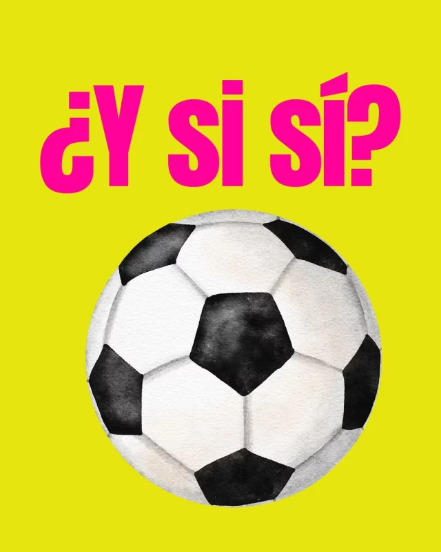 A veces un país entero no necesita un milagro; necesita un motivo para volver a ilusionarse. ⚽🇲🇽

Hace años que vivo lejos de México. El día que me fui lloré todo el vuelo. Juraba que solo serían dos años. La vida tenía otros planes.

Y, aunque hoy soy muy feliz donde vivo, hay un dolor que nunca se ha ido: ver cómo el país que amo sigue enfrentando tanta violencia, corrupción, polarización y tantas familias viviendo pérdidas imposibles de imaginar. 
Mi corazón mexicano sigue doliendo.

Por eso este Mundial me ha movido tanto.

No solo por los resultados, sino por volver a ver a una selección jugando con humildad y corazón; por un chico de 17 años ilusionando a todo un país; por escuchar Cielito Lindo, volver a bailar La Chona y ver a miles de personas abrazándose como si, por un momento, todo lo demás pudiera esperar.

Hay algo que siempre he pensado: la intensidad con la que celebramos los mexicanos solo se entiende cuando conoces la intensidad de las heridas que también cargamos. Quizá por eso nuestras fiestas son tan grandes. Porque, muchas veces, la alegría también es una forma de resistir.

Octavio Paz escribió que México había que vivirlo para entenderlo. Y yo sigo creyendo que tenía razón.

No sé si este sueño termine el domingo o si todavía nos regale algunos días más. Pero agradezco profundamente que, aunque sea por un instante, millones de mexicanos hayamos vuelto a compartir algo que no fuera miedo, enojo o tristeza.

Porque la neta somos capaces de todo con tal de sentir tantita alegría. Y, aunque sea por unos días, qué bonito volver a creer…

¿Y si sí? 🇲🇽🫶🏽
.
.

#alto_voltaje_emocional #mundial2026 #méxico #futbol #blogpersonal