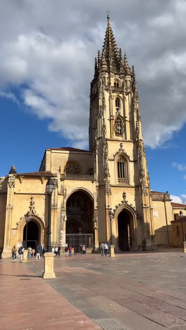 📍Lugares para reflexionar… 

#alto_voltaje_emocional #oviedo #españa #viajes #blogpersonal